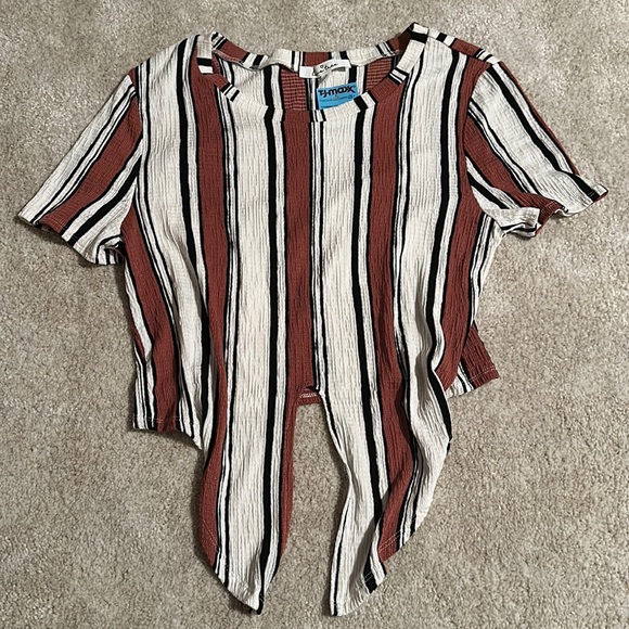 Tie in front tshirt - Picture 2 of 3